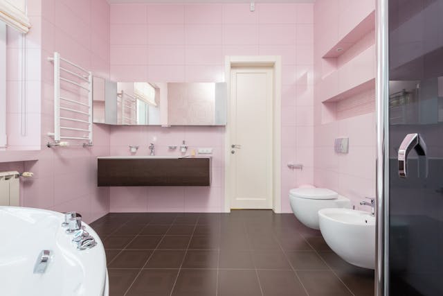 ruangan dengan warna cat merah muda - pink