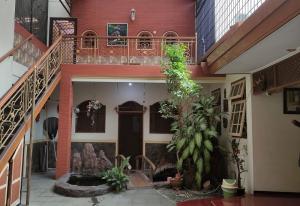 Dijual Rumah Hook Terawat di Kendangsari Surabaya