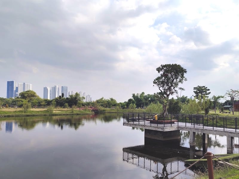 foto danau graha natura park surabaya