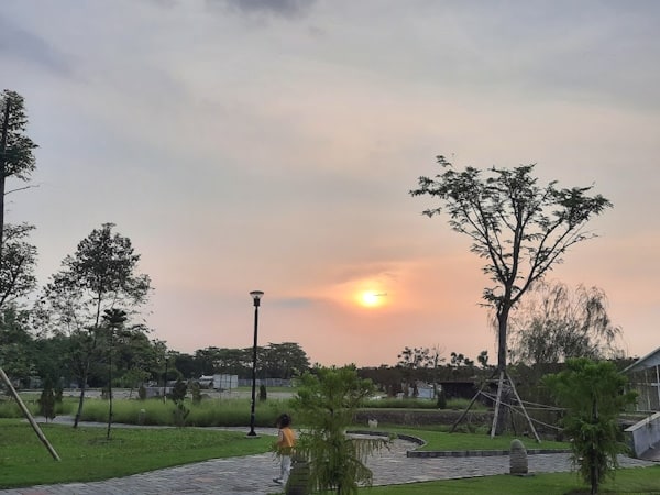 Menanti indahnya sunset sore hari