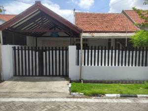 Dijual Rumah di Tenggilis Mejoyo - Terawat & Siap Huni