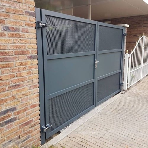 pagar perforated hitam minimalis